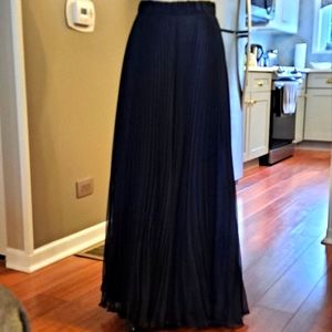 TAHARI maxi pleated navy skirt, size s-m